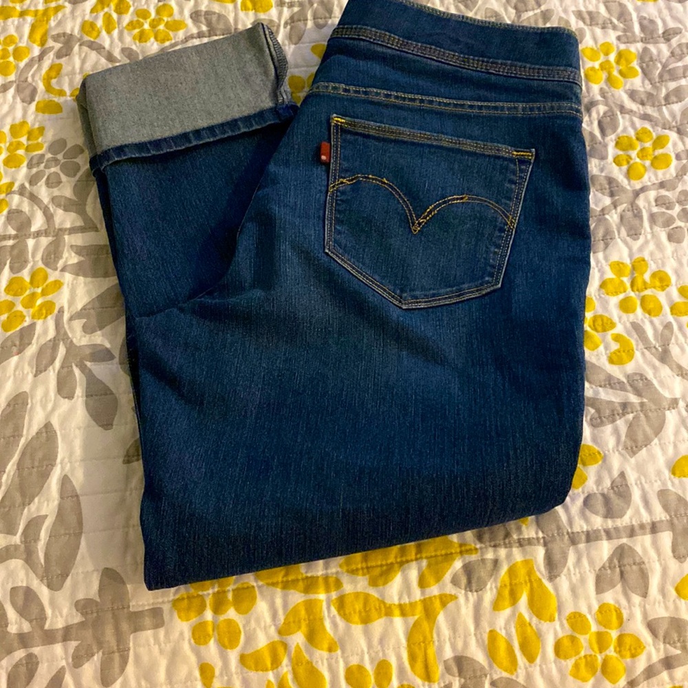 Levi’s Woman’s Cropped. Waist 31. Like New.